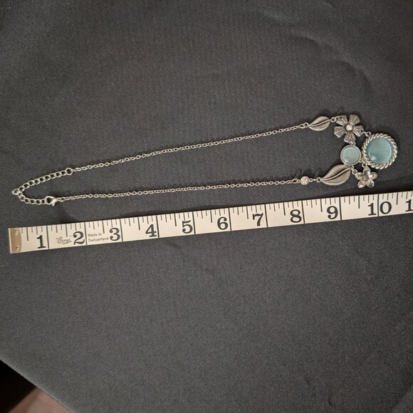 Flowers and Leaves Necklace - Picture 4 of 4